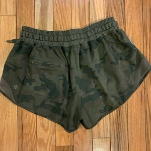 RARE Lululemon size 6 “speed up” camo shorts